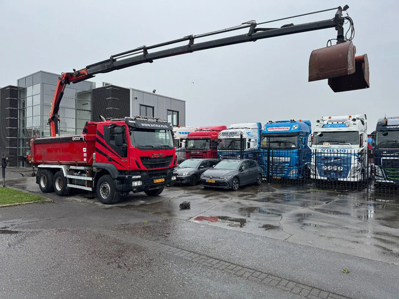 Iveco Trakker 500 6X4 EURO 6 KIPPER + PALFINGER PK18002 FULL STEEL - Tovornjak z dvigalom: slika 3 Iveco Trakker 500 6X4 EURO 6 KIPPER + PALFINGER PK18002 FULL STEEL - Tovornjak z dvigalom: slika 3