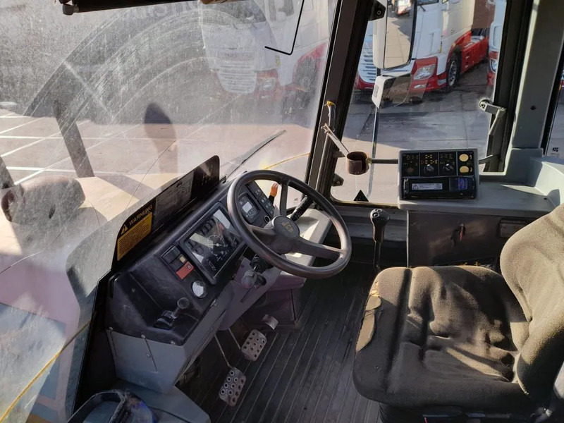 JCB HMV 155T-65 HMV 155T-65 FASTRAC 4X4 - Traktor: slika 4 JCB HMV 155T-65 HMV 155T-65 FASTRAC 4X4 - Traktor: slika 4
