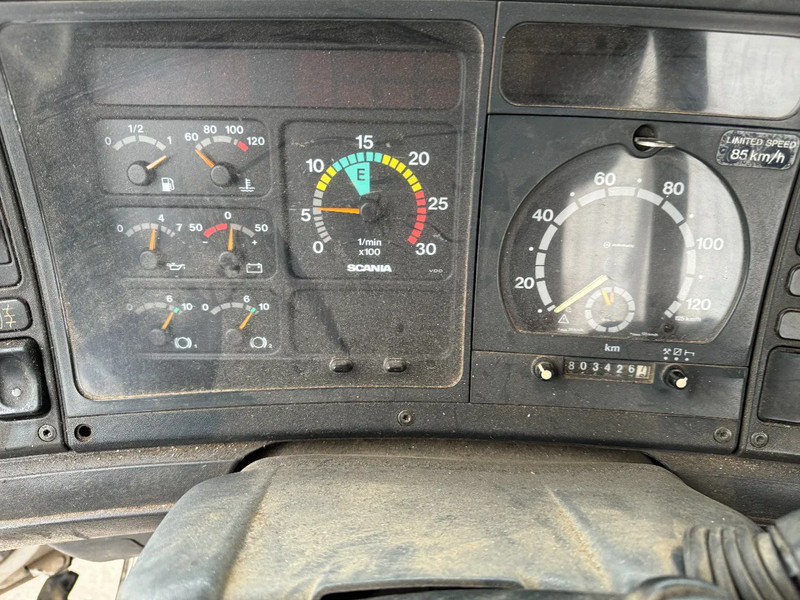 Tovornjak s kesonom, Tovornjak z dvigalom Scania P124-360 6X4 EURO 2 HIAB 200 C-5 ALL 2000: slika 20