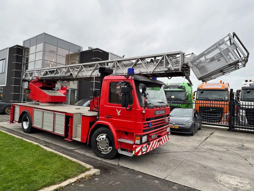 Scania P82 4X2 - FIRE TRUCK - 30M LIFT - Gasilsko vozilo: slika 3 Scania P82 4X2 - FIRE TRUCK - 30M LIFT - Gasilsko vozilo: slika 3