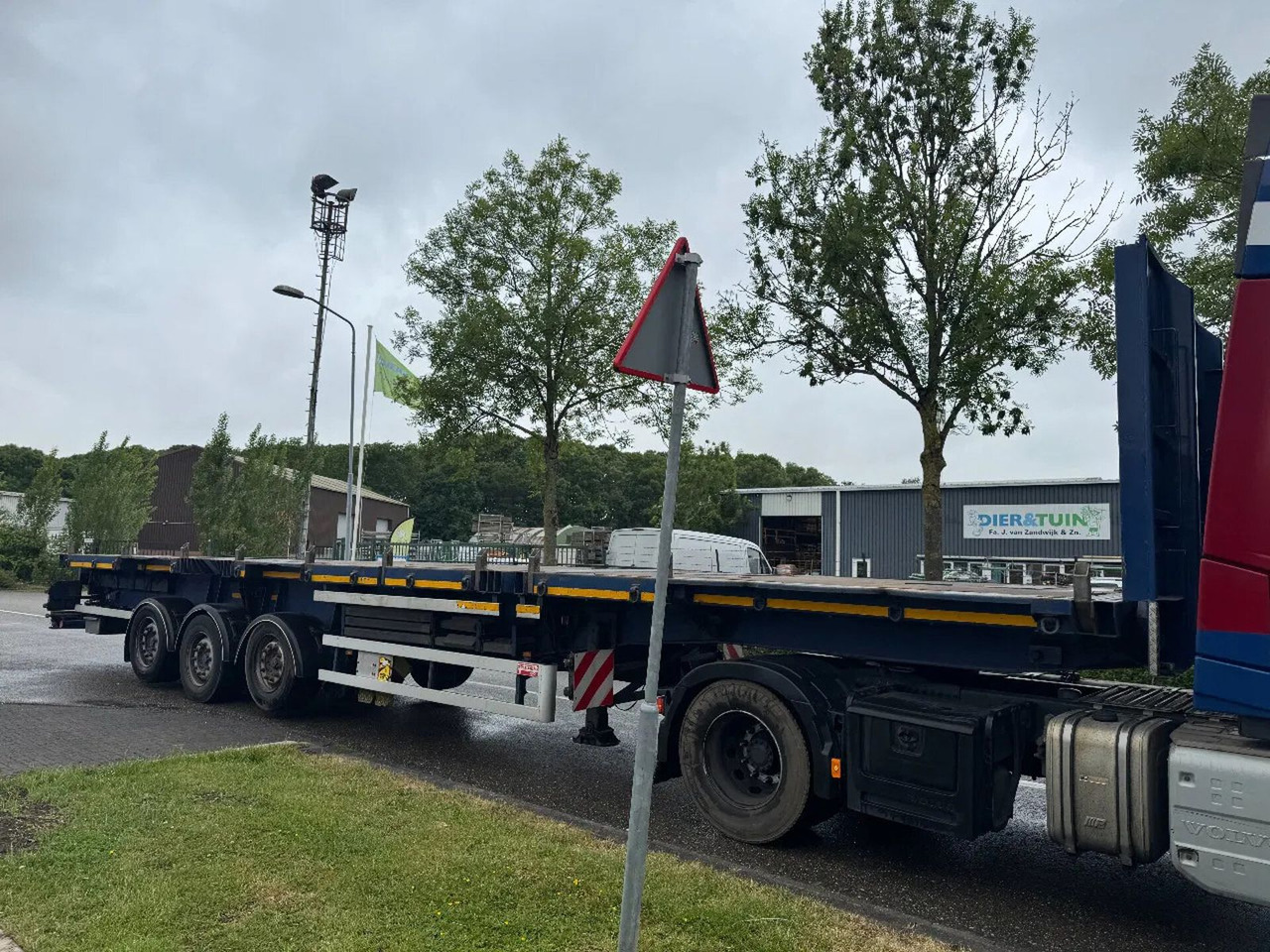 Schmidt HAGEN 3 AXLE + LIFTING AXLE - Polprikolica s kesonom: slika 3 Schmidt HAGEN 3 AXLE + LIFTING AXLE - Polprikolica s kesonom: slika 3