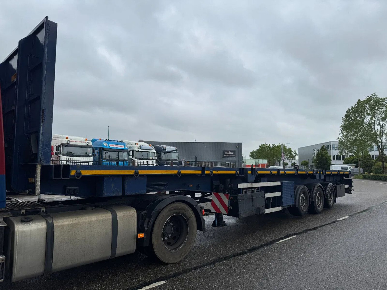 Schmidt HAGEN 3 AXLE + LIFTING AXLE - Polprikolica s kesonom: slika 2 Schmidt HAGEN 3 AXLE + LIFTING AXLE - Polprikolica s kesonom: slika 2