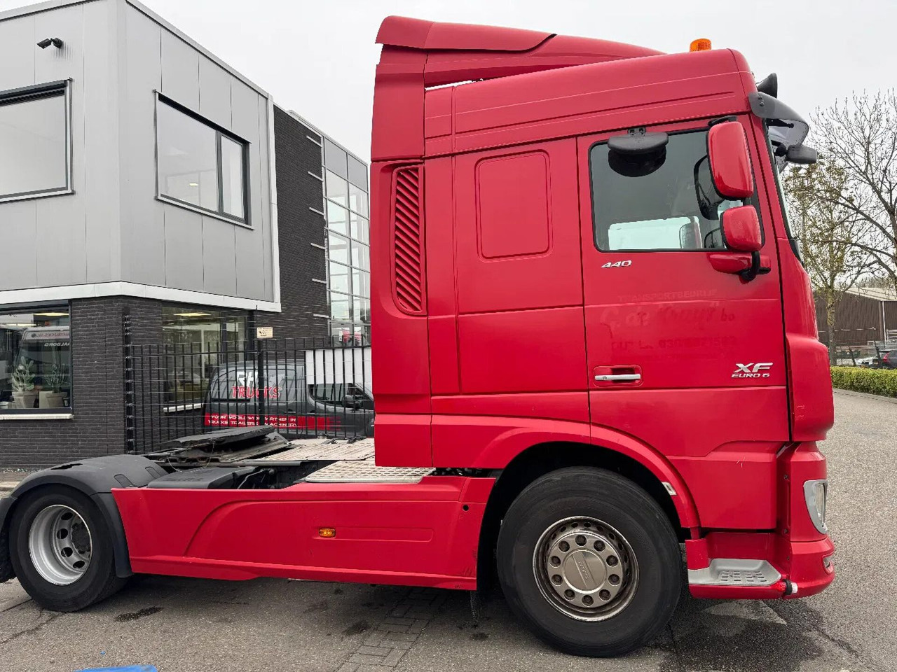DAF XF 440 4X2 SKIRTS SPOILERS SPACE CAB TÜV TILL 02 - Vlačilec: slika 4 DAF XF 440 4X2 SKIRTS SPOILERS SPACE CAB TÜV TILL 02 - Vlačilec: slika 4