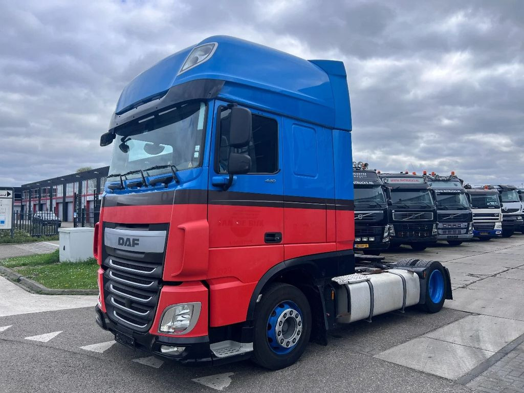 DAF XF 440 SSC 4X2 EURO 6 LOW DECK - Vlačilec: slika 1 DAF XF 440 SSC 4X2 EURO 6 LOW DECK - Vlačilec: slika 1
