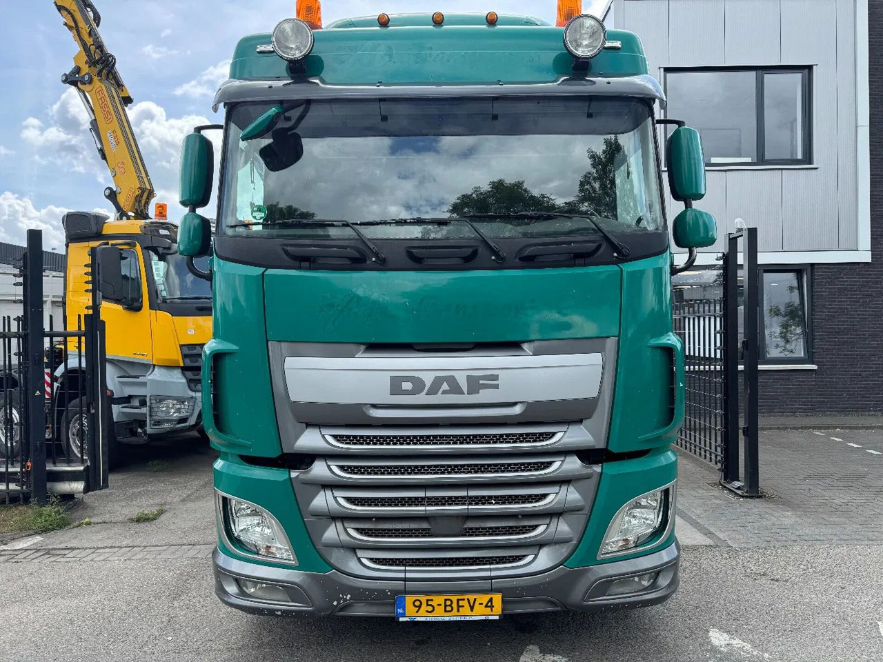 DAF XF 460 4X2 EURO 6 TÜV TILL 02-26 - Vlačilec: slika 2 DAF XF 460 4X2 EURO 6 TÜV TILL 02-26 - Vlačilec: slika 2