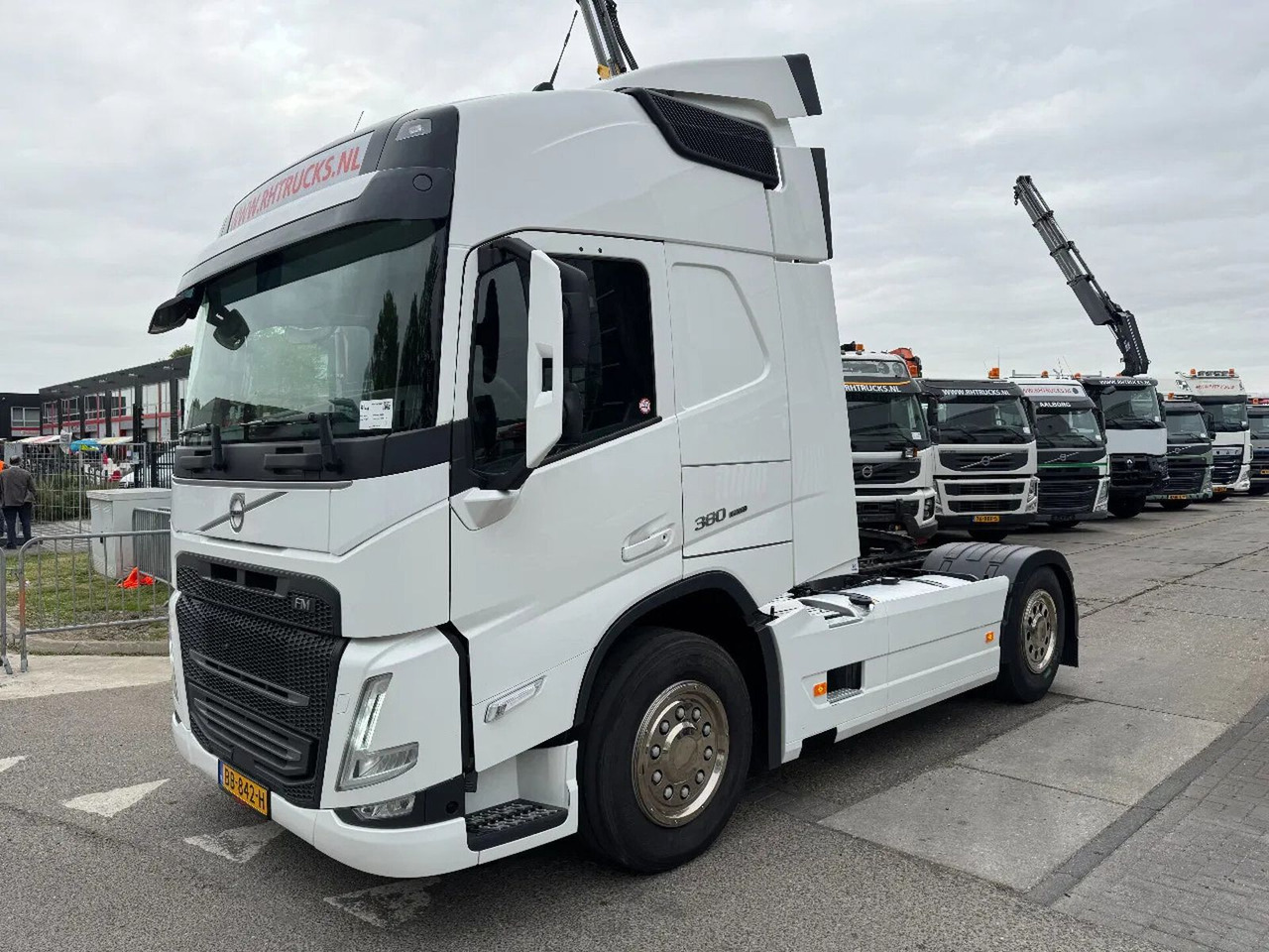 Volvo FM 380 4X2 EURO 6 NEW FACE SKIRTS AIRCO SPOILERS - Vlačilec: slika 1 Volvo FM 380 4X2 EURO 6 NEW FACE SKIRTS AIRCO SPOILERS - Vlačilec: slika 1