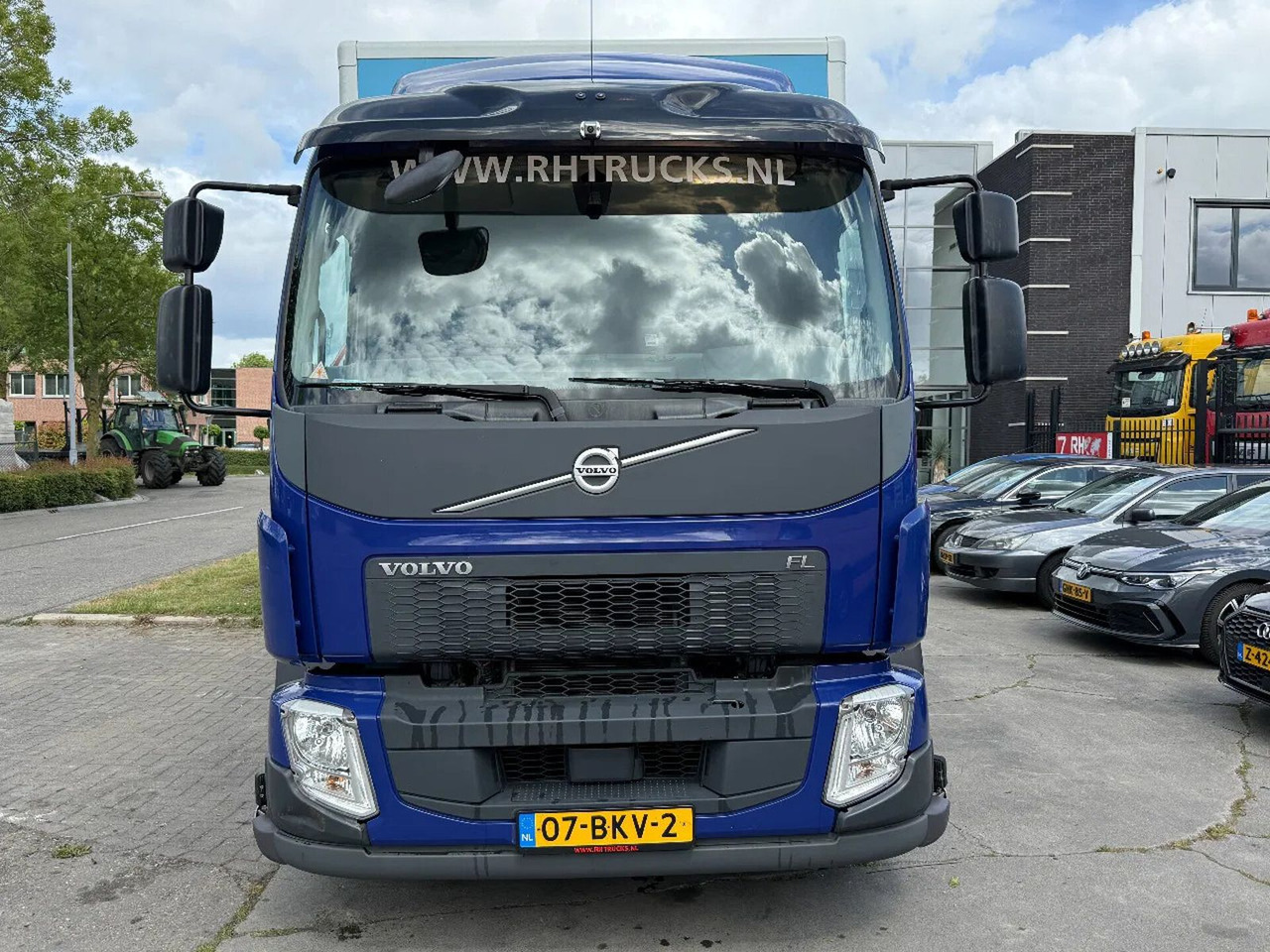Volvo FL 250 18 TON - ONLY 169.291 KM + DHOLLANDIA LIF - Tovornjak zabojnik: slika 2 Volvo FL 250 18 TON - ONLY 169.291 KM + DHOLLANDIA LIF - Tovornjak zabojnik: slika 2