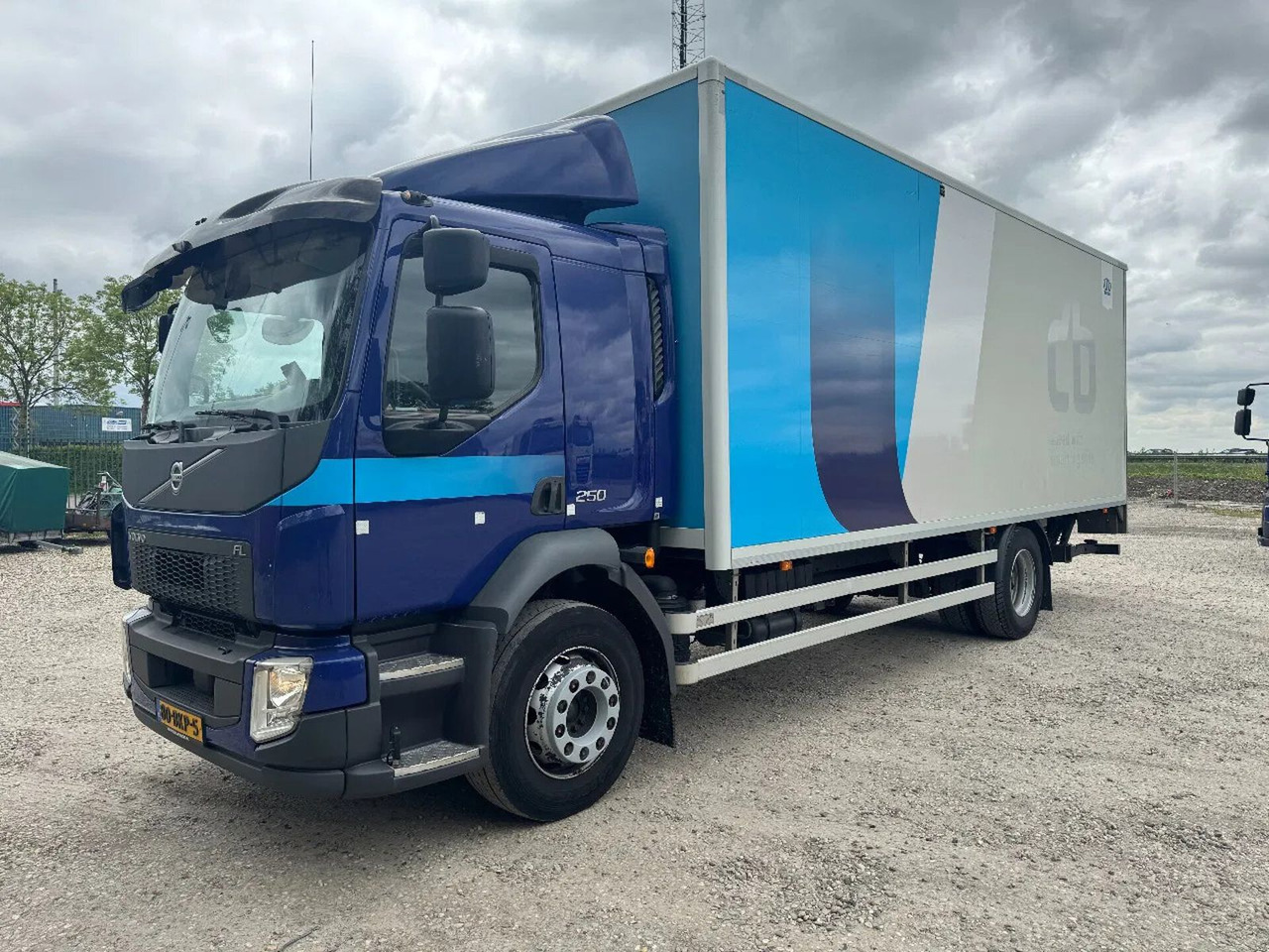 Volvo FL 250 4X2 EURO 6 CARGO LOCK + DHOLLANDIA LIFT T - Tovornjak zabojnik: slika 5 Volvo FL 250 4X2 EURO 6 CARGO LOCK + DHOLLANDIA LIFT T - Tovornjak zabojnik: slika 5