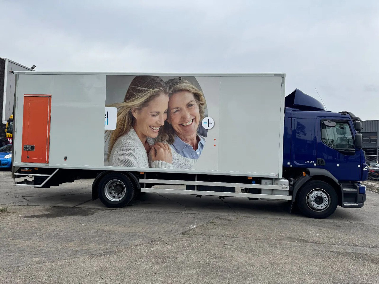 Volvo FL 250 4X2 - EURO 6 + DHOLLANDIA LIFT + TÜV 04-2 - Tovornjak zabojnik: slika 3 Volvo FL 250 4X2 - EURO 6 + DHOLLANDIA LIFT + TÜV 04-2 - Tovornjak zabojnik: slika 3