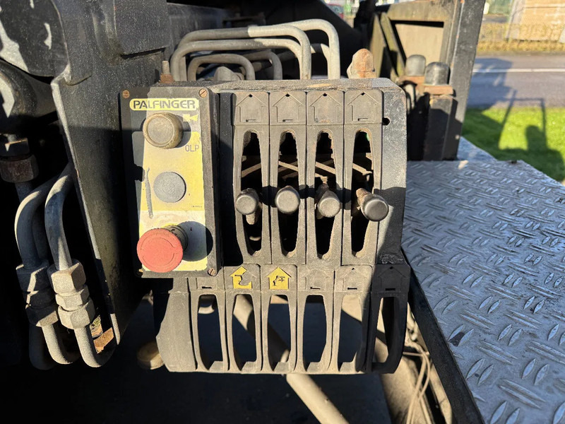 Tovornjak z dvigalom Volvo FM 12.340 6X2 - EURO 3 + PALFINGER PK15002 + LIFT/STEERING AXLE: slika 11 Tovornjak z dvigalom Volvo FM 12.340 6X2 - EURO 3 + PALFINGER PK15002 + LIFT/STEERING AXLE: slika 11