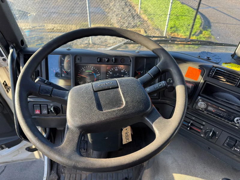 Tovornjak z dvigalom Volvo FM 12.340 6X2 - EURO 3 + PALFINGER PK15002 + LIFT/STEERING AXLE: slika 19 Tovornjak z dvigalom Volvo FM 12.340 6X2 - EURO 3 + PALFINGER PK15002 + LIFT/STEERING AXLE: slika 19