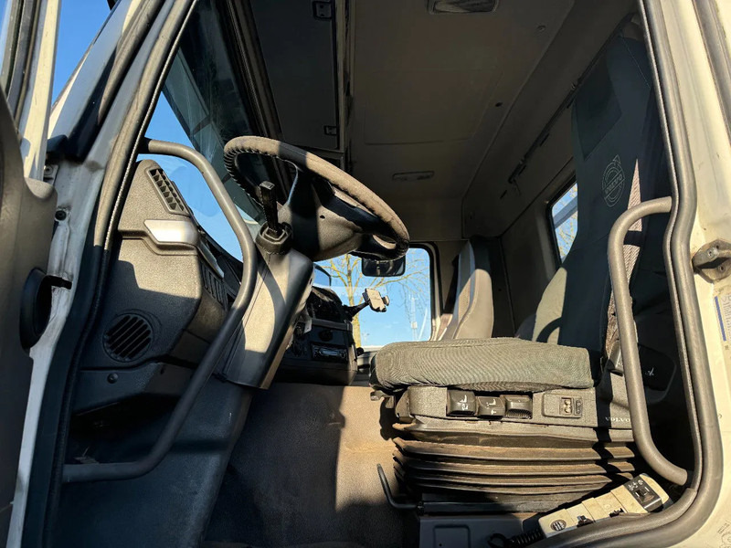 Tovornjak z dvigalom Volvo FM 340 6X2 EFFER 140 2S EURO 3: slika 18