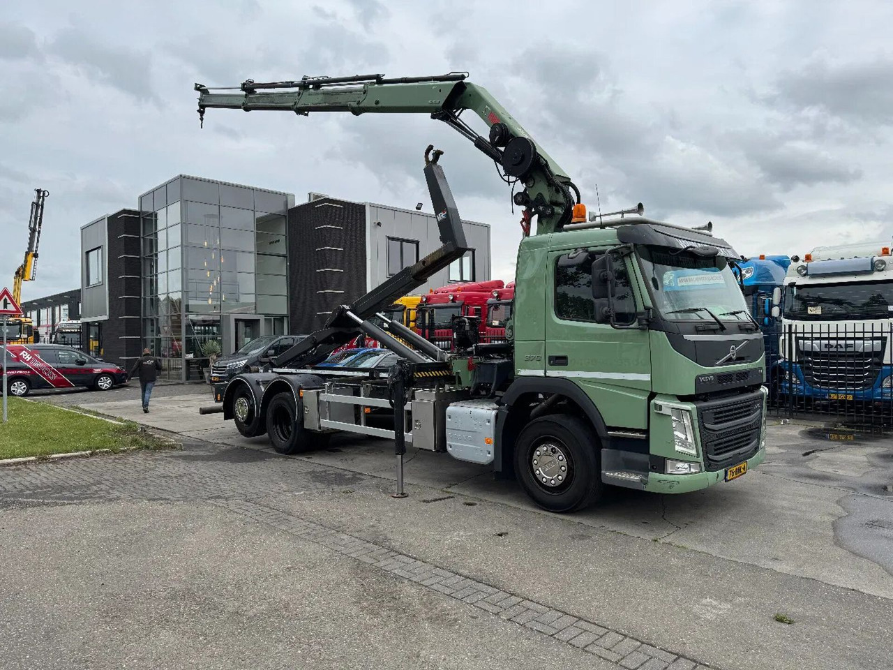 Volvo FM 370 6X2 VDL 21T HOOK + HIAB 211 + REMOTE CONT - Kotalni prekucni tovornjak, Tovornjak z dvigalom: slika 3 Volvo FM 370 6X2 VDL 21T HOOK + HIAB 211 + REMOTE CONT - Kotalni prekucni tovornjak, Tovornjak z dvigalom: slika 3