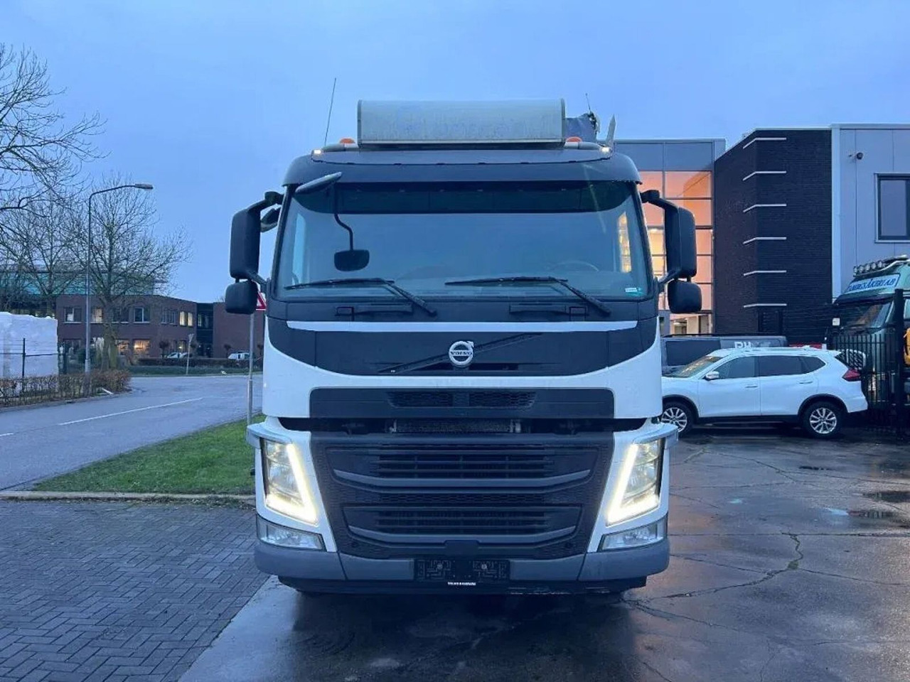 Volvo FM 410 8X4 - 3 UNITS! + MIXER 9m3 + LIEBHERR CON Volvo FM 410 8X4 - 3 UNITS! + MIXER 9m3 + LIEBHERR CON - Avtomešalec: slika 4 Volvo FM 410 8X4 - 3 UNITS! + MIXER 9m3 + LIEBHERR CON Volvo FM 410 8X4 - 3 UNITS! + MIXER 9m3 + LIEBHERR CON - Avtomešalec: slika 4