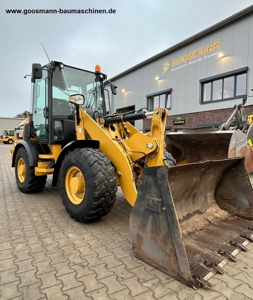 CAT 907 M - Kolesni nakladalec: slika 1 CAT 907 M - Kolesni nakladalec: slika 1