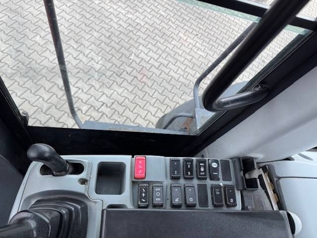 Kolesni nakladalec Hitachi ZW 250-6: slika 13