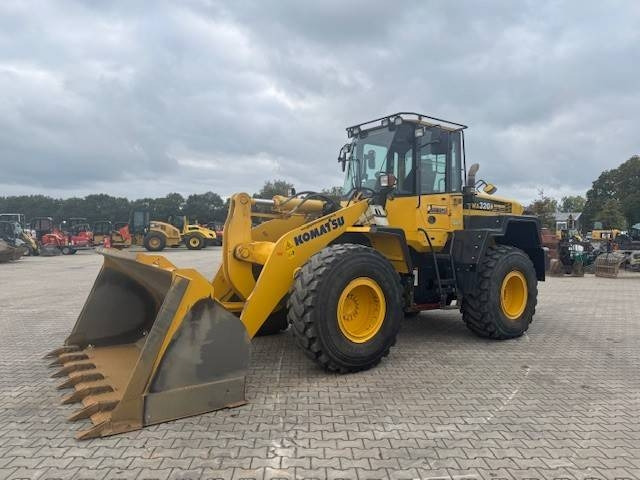 Komatsu WA 320  - Kolesni nakladalec: slika 1 Komatsu WA 320  - Kolesni nakladalec: slika 1