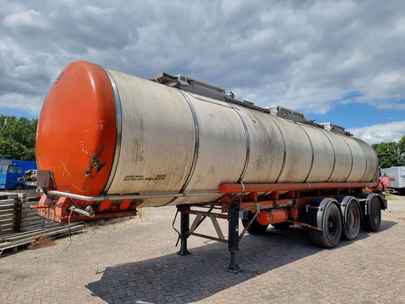 LAG Chemical - INOX - RVS - 30 m3 - 3 Comp. - Polprikolica cisterna: slika 2 LAG Chemical - INOX - RVS - 30 m3 - 3 Comp. - Polprikolica cisterna: slika 2