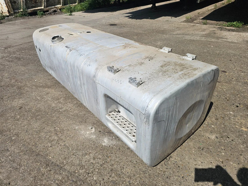 MAN Brandstoftank 595 Liter - L197 B70 H58 - Onderdeel nr. 81.122015733 - Rezervoar za gorivo za Tovornjak: slika 2 MAN Brandstoftank 595 Liter - L197 B70 H58 - Onderdeel nr. 81.122015733 - Rezervoar za gorivo za Tovornjak: slika 2