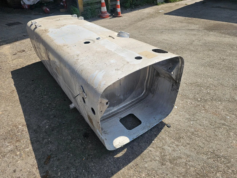 MAN Brandstoftank 595 Liter - L197 B70 H58 - Onderdeel nr. 81.122015733 - Rezervoar za gorivo za Tovornjak: slika 5 MAN Brandstoftank 595 Liter - L197 B70 H58 - Onderdeel nr. 81.122015733 - Rezervoar za gorivo za Tovornjak: slika 5