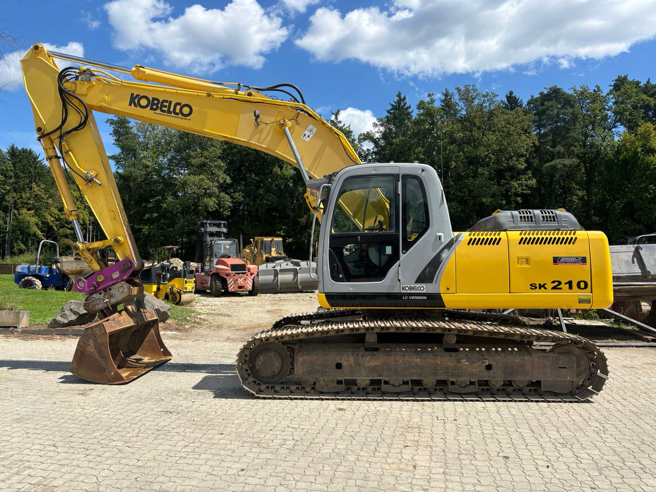 NEW HOLLAND Kobelco E 215 B - Bager goseničar: slika 1 NEW HOLLAND Kobelco E 215 B - Bager goseničar: slika 1