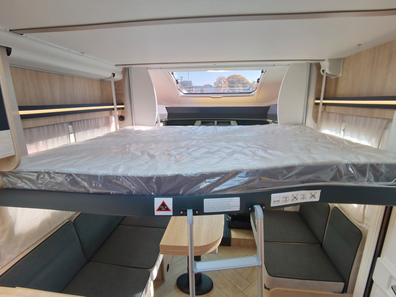 Polintegriran avtodom Chausson 650 TITANIUM / - 2026 - / 165PS - 8G. / HUBBETT: slika 18