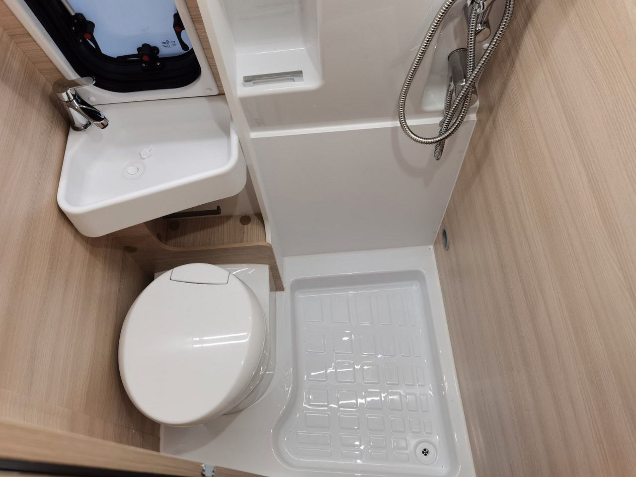 Chausson V697 FIRST LINE / ZUBEHÖR-PAKET / EINZELBETTEN lizing Chausson V697 FIRST LINE / ZUBEHÖR-PAKET / EINZELBETTEN: slika 18