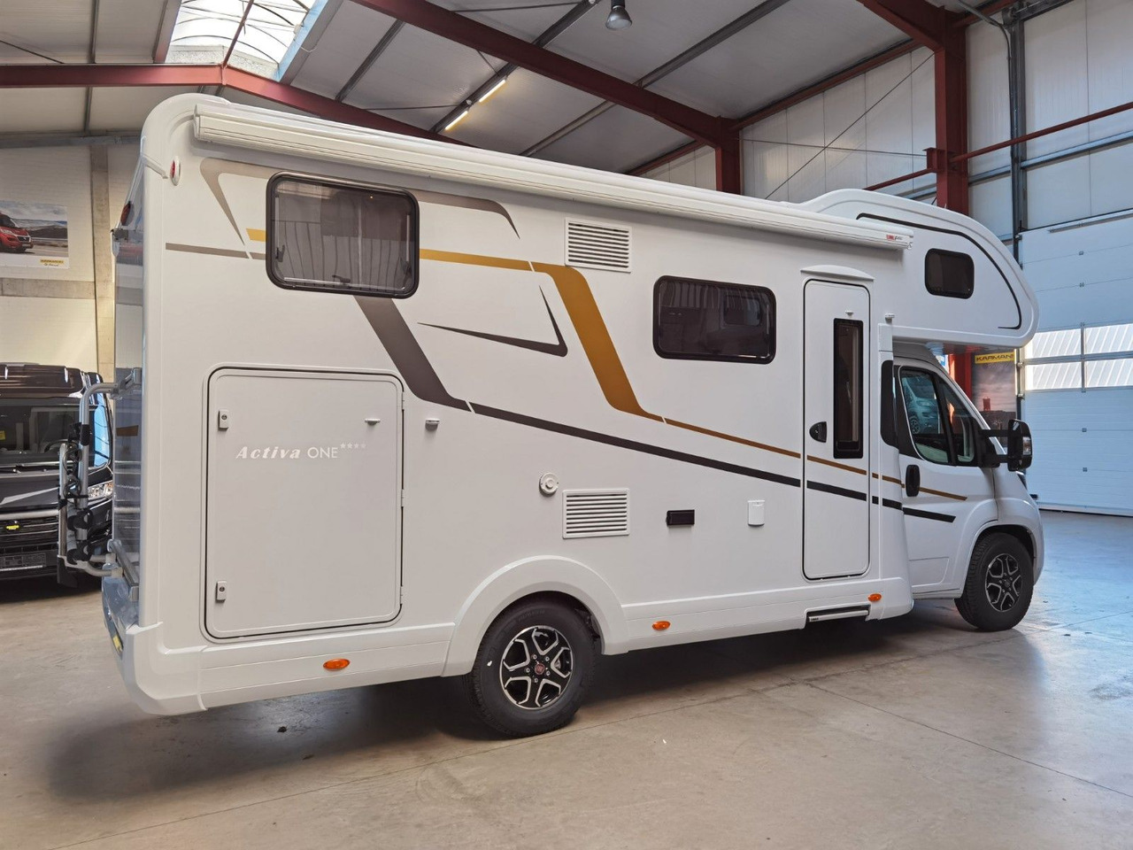 Eura Mobil ACTIVA ONE 690 HB / 180PS-9G AUTOMATIK -40H MAXI - Alkoven avtodom: slika 4 Eura Mobil ACTIVA ONE 690 HB / 180PS-9G AUTOMATIK -40H MAXI - Alkoven avtodom: slika 4