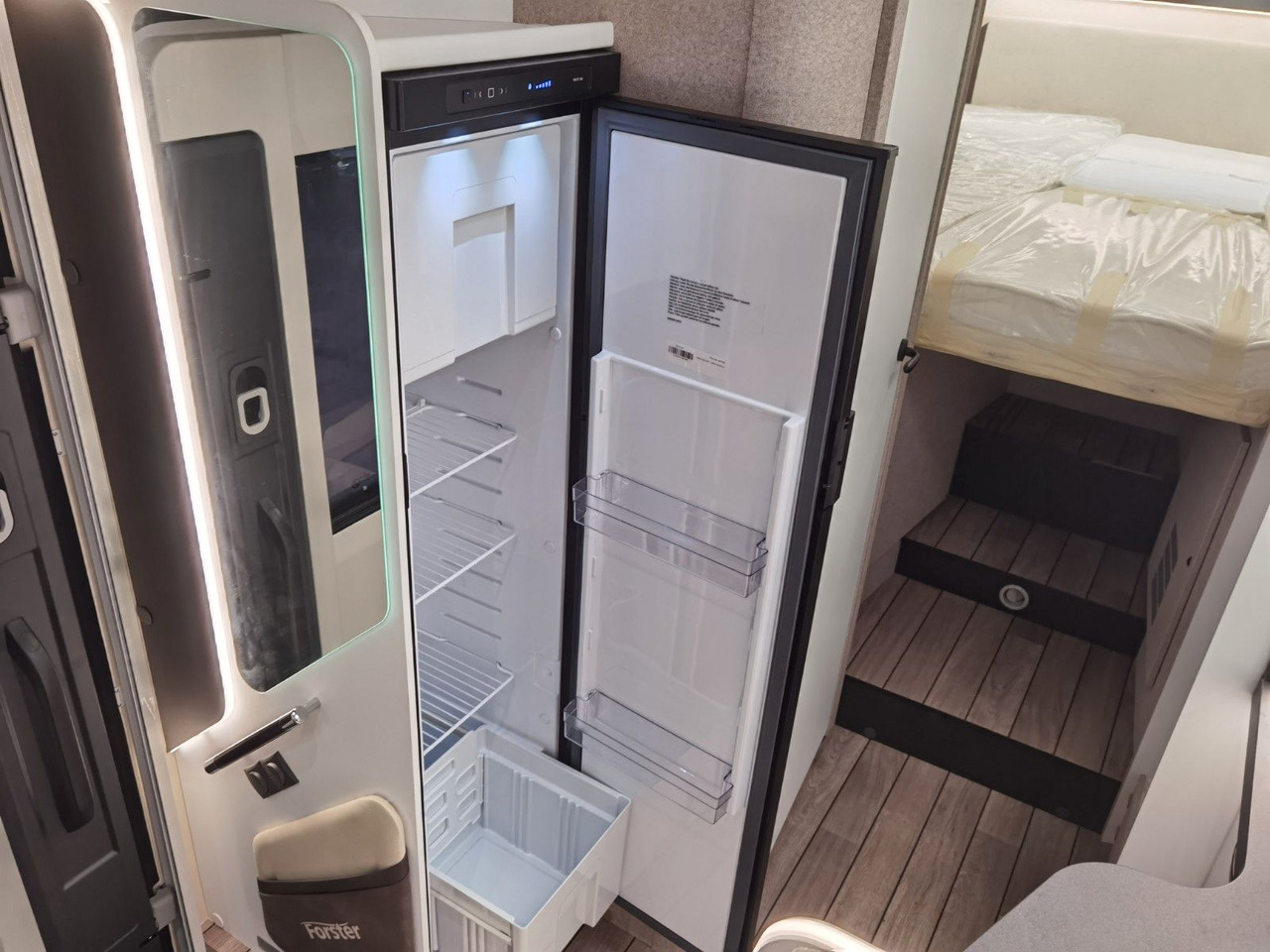 Polintegriran avtodom Forster T 745 EB /-2025-/ 140PS / EINZELBETTEN & RAUMBAD: slika 16