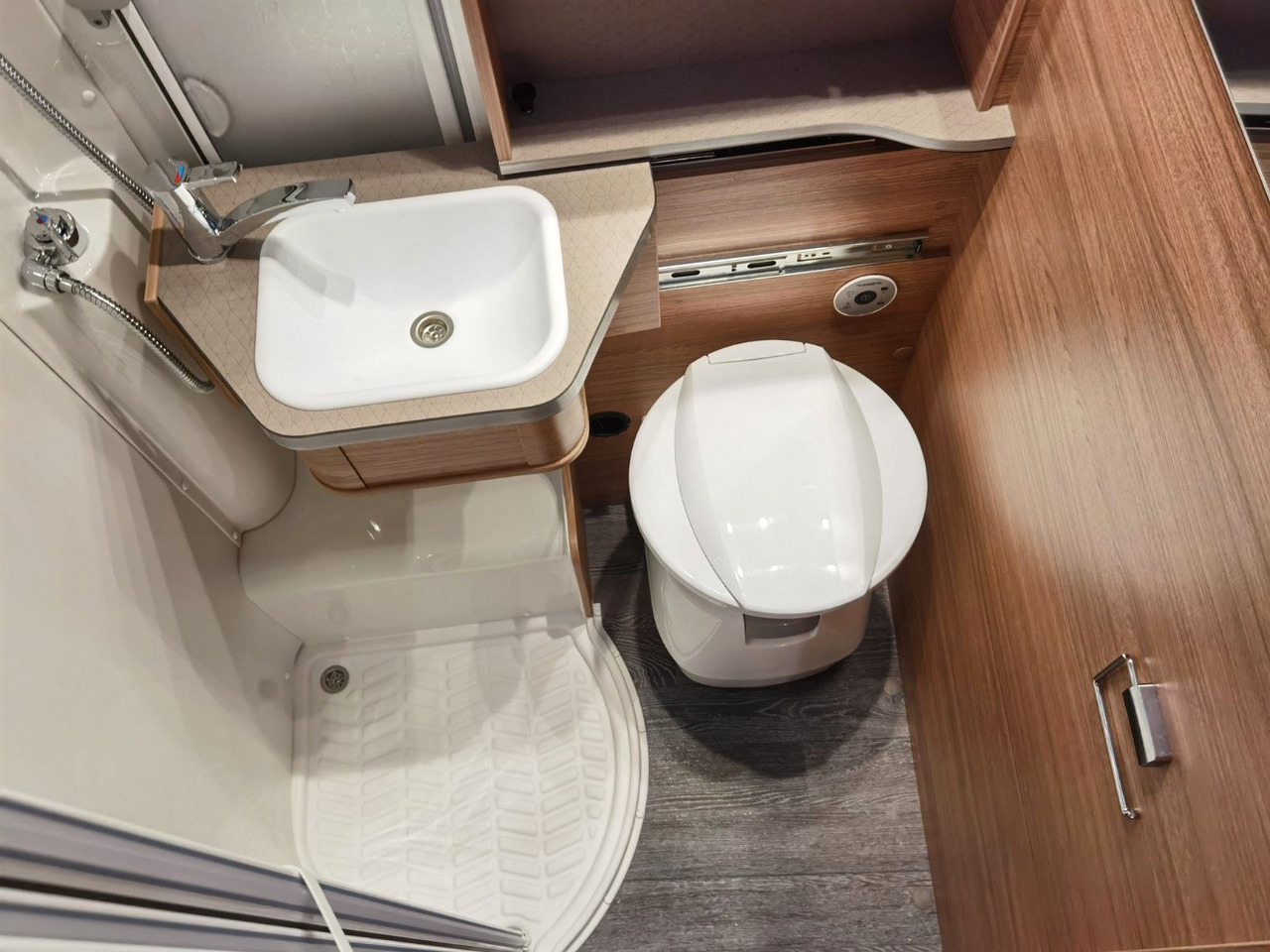 Polintegriran avtodom Weinsberg CARACOMPACT 640 MEG EDITION-PEPPER /-MODELL 2026: slika 16