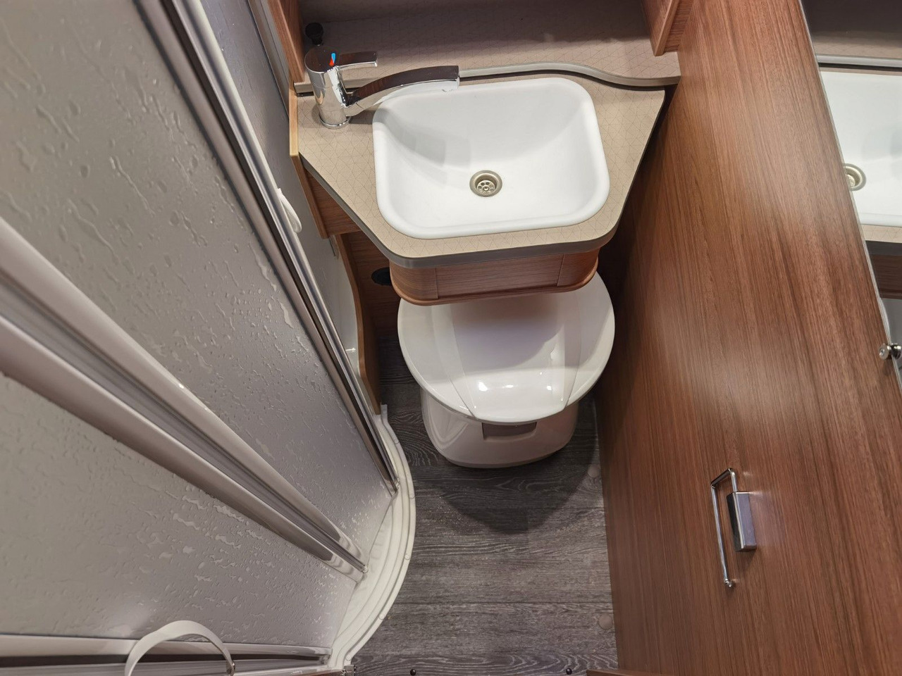 Polintegriran avtodom Weinsberg CARACOMPACT 640 MEG EDITION-PEPPER /-MODELL 2026: slika 14