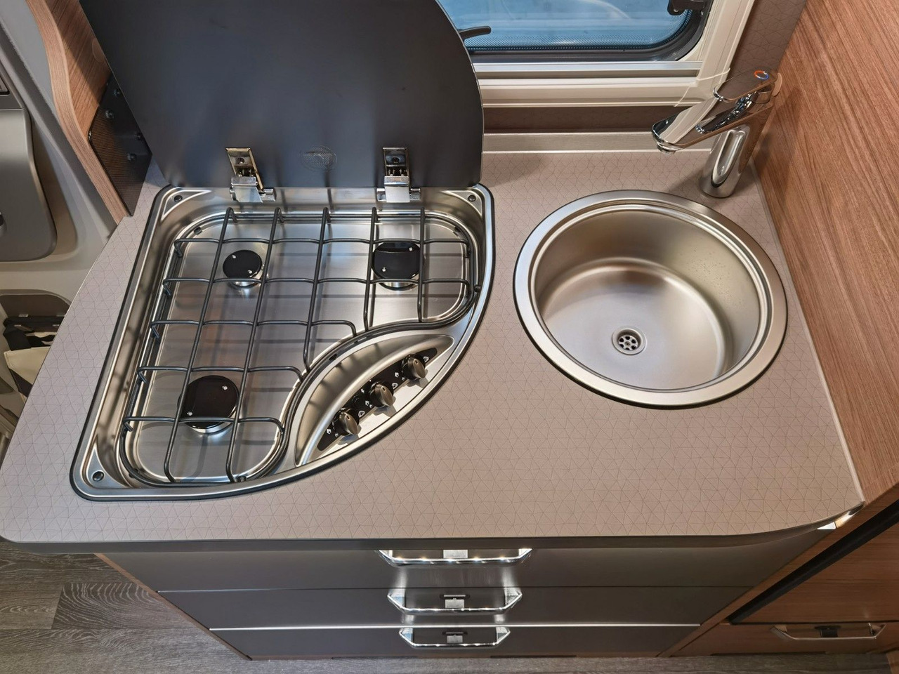 Polintegriran avtodom Weinsberg CARACOMPACT 640 MEG EDITION-PEPPER /-MODELL 2026: slika 18