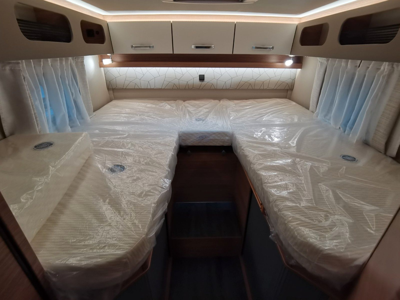 Polintegriran avtodom Weinsberg CARACOMPACT 640 MEG EDITION-PEPPER /-MODELL 2026: slika 13