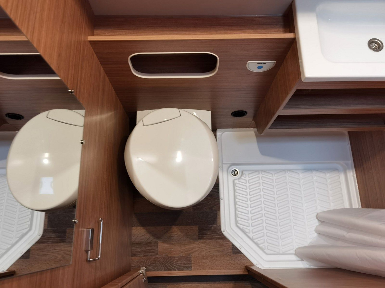 Alkoven avtodom Weinsberg CARAHOME 600 DKG / 140PS / ETAGENBETTEN / 5xPERS: slika 26