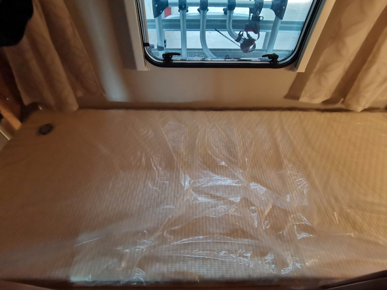 Alkoven avtodom Weinsberg CARAHOME 600 DKG / 140PS / ETAGENBETTEN / 5xPERS: slika 23