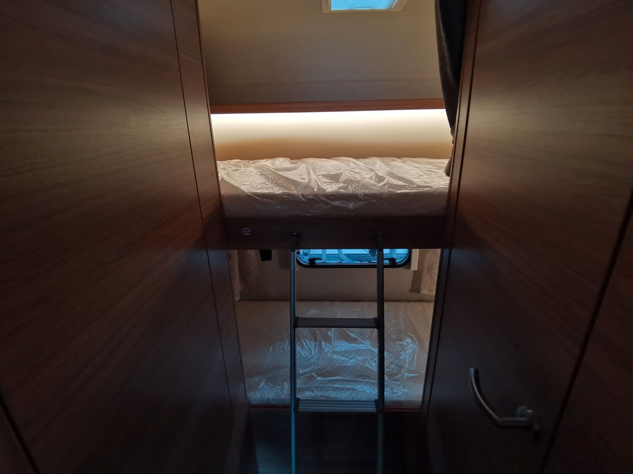 Alkoven avtodom Weinsberg CARAHOME 600 DKG / 140PS / ETAGENBETTEN / 5xPERS: slika 22