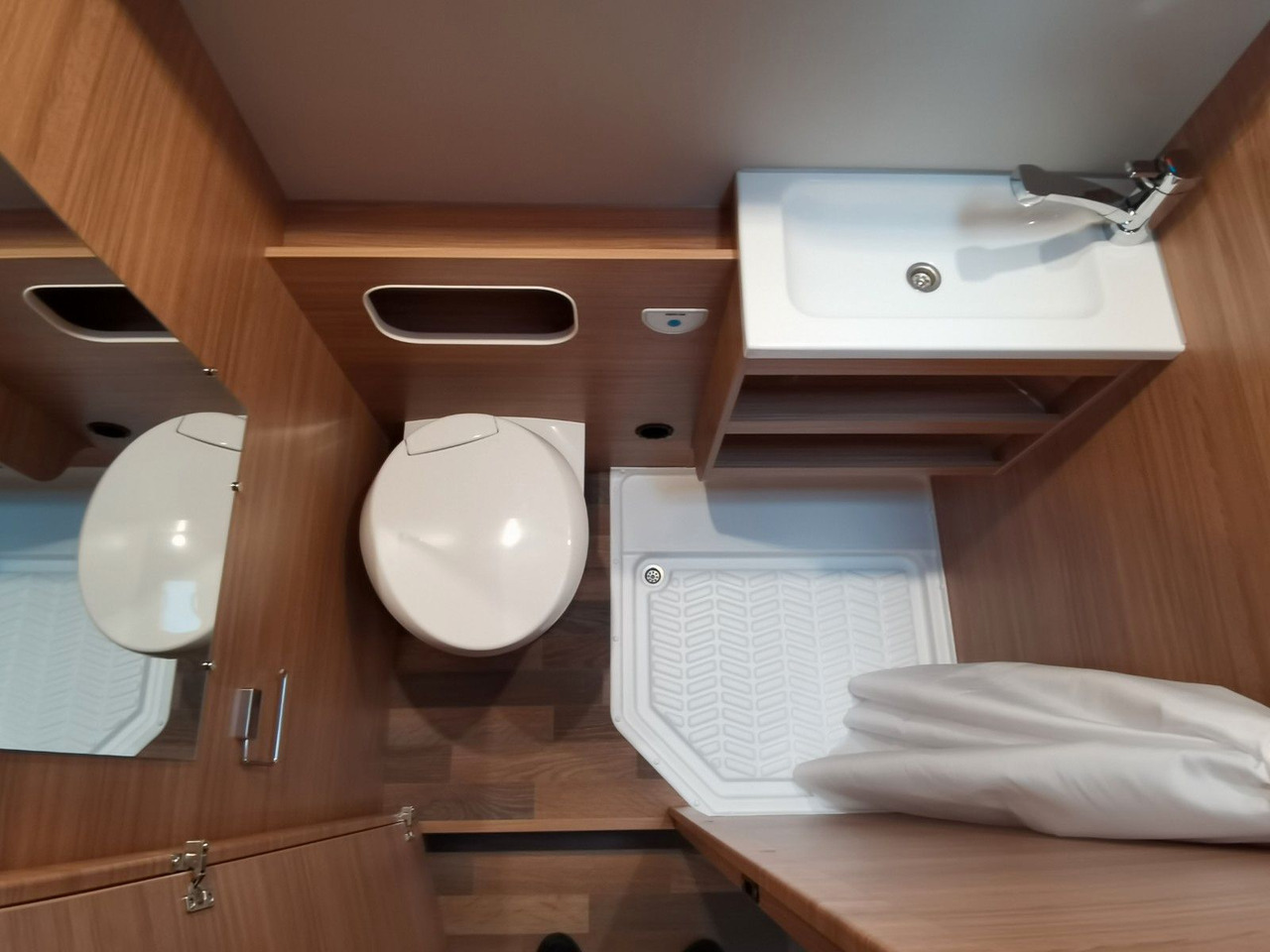 Alkoven avtodom Weinsberg CARAHOME 600 DKG / 140PS / ETAGENBETTEN / 5xPERS: slika 24