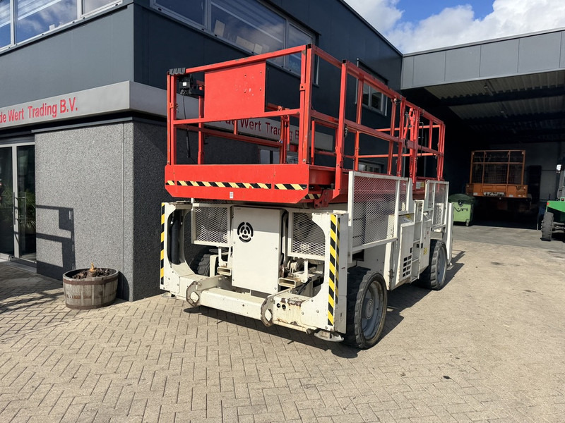 Genie GS 3390 RT Schaarhoogwerker / Scissor Lift / Arbeitsbuhne 12mtr werkhoogte 4x4 Deutz DIESEL 2013 - Škarjasta dvižna ploščad: slika 4 Genie GS 3390 RT Schaarhoogwerker / Scissor Lift / Arbeitsbuhne 12mtr werkhoogte 4x4 Deutz DIESEL 2013 - Škarjasta dvižna ploščad: slika 4