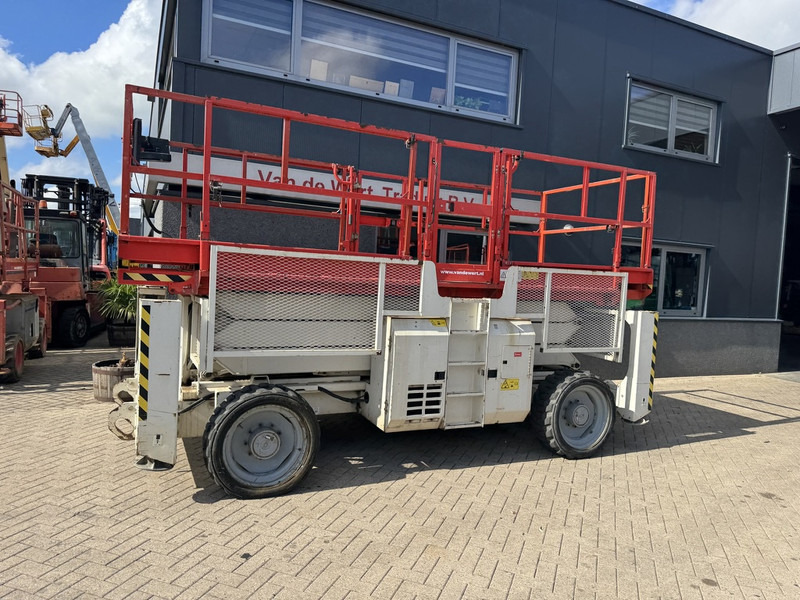 Genie GS 3390 RT Schaarhoogwerker / Scissor Lift / Arbeitsbuhne 12mtr werkhoogte 4x4 Deutz DIESEL 2013 - Škarjasta dvižna ploščad: slika 2 Genie GS 3390 RT Schaarhoogwerker / Scissor Lift / Arbeitsbuhne 12mtr werkhoogte 4x4 Deutz DIESEL 2013 - Škarjasta dvižna ploščad: slika 2