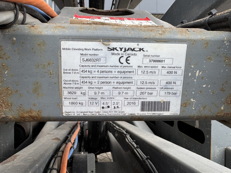 Škarjasta dvižna ploščad Skyjack SJ 6832RT Schaarhoogwerker / Scissor / Arbeitsbuhne 2016 4X4 Kubota Diesel 12M Werkhoogte: slika 15