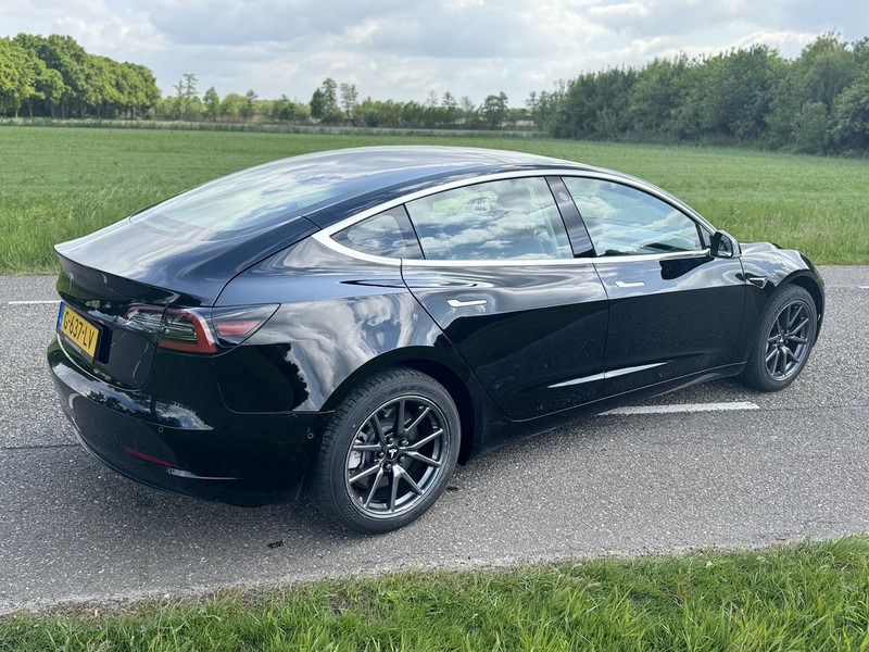 Tesla Model 3 - Limuzina: slika 4 Tesla Model 3 - Limuzina: slika 4