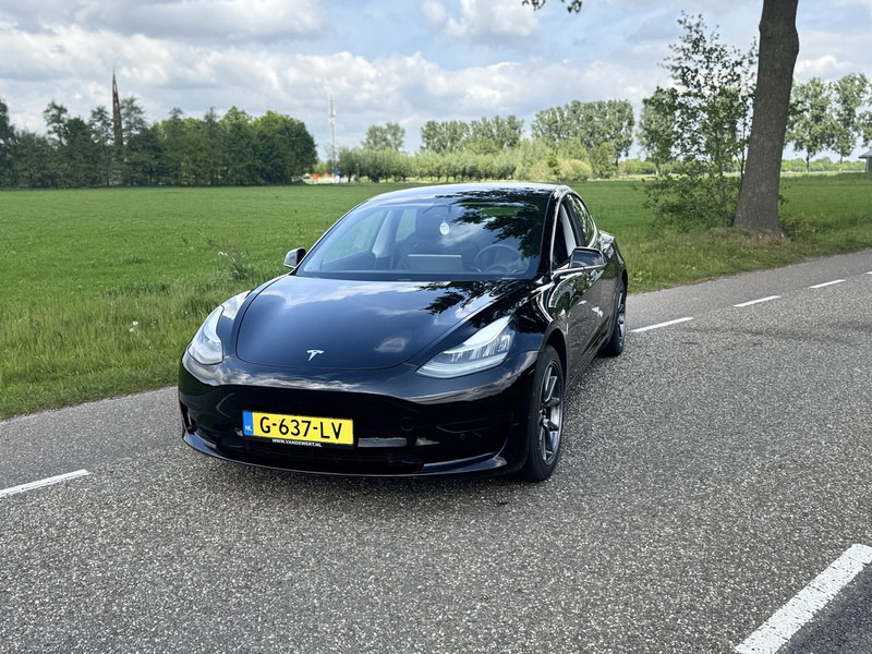 Tesla Model 3 - Limuzina: slika 3 Tesla Model 3 - Limuzina: slika 3