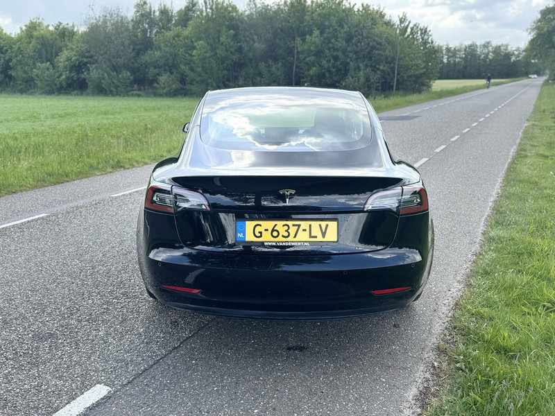 Tesla Model 3 - Limuzina: slika 5 Tesla Model 3 - Limuzina: slika 5