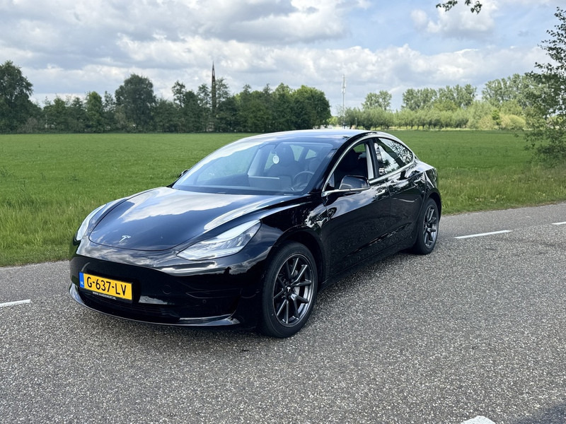 Tesla Model 3 - Avtomobil: slika 1 Tesla Model 3 - Avtomobil: slika 1