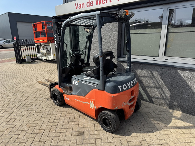 Toyota 8FBM20T Triplo 470 Freelift / Sideshift Elektrisch 2017 6560Hours - Električni viličar: slika 4 Toyota 8FBM20T Triplo 470 Freelift / Sideshift Elektrisch 2017 6560Hours - Električni viličar: slika 4