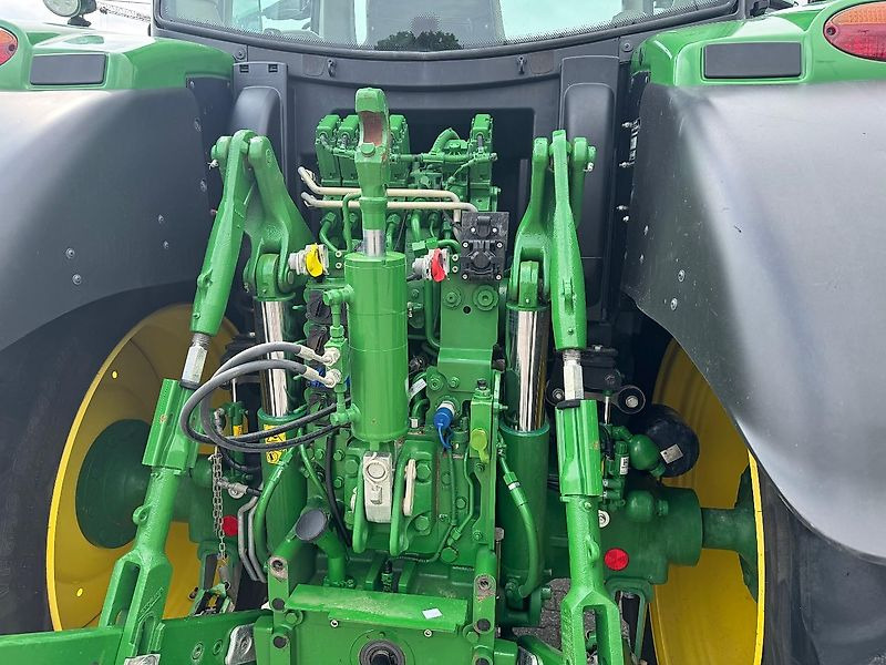 John Deere 6R215 AP 50KM COMMAND-PRO 2023 2690 UUR!!! - Traktor: slika 4 John Deere 6R215 AP 50KM COMMAND-PRO 2023 2690 UUR!!! - Traktor: slika 4
