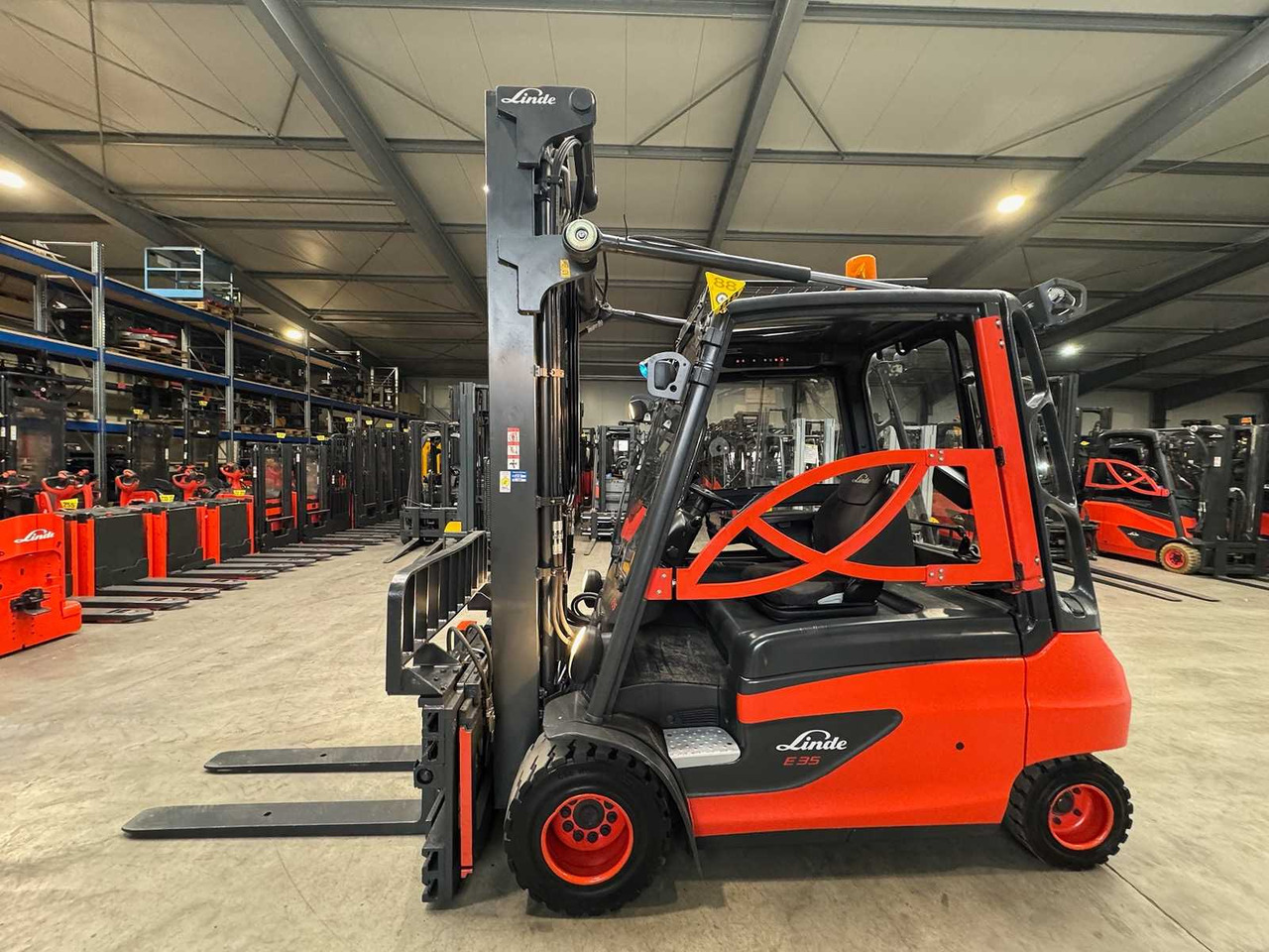 11/2022 SERVICE+UVV 11/2026 LINDE E35L 3.500KG TRIPLEX 660CM 3.+4. VALVE 164CM FORK ADJUSTER ELECTRIC FORKLIFT 7.108 HOURS - Viličar: slika 2 11/2022 SERVICE+UVV 11/2026 LINDE E35L 3.500KG TRIPLEX 660CM 3.+4. VALVE 164CM FORK ADJUSTER ELECTRIC FORKLIFT 7.108 HOURS - Viličar: slika 2