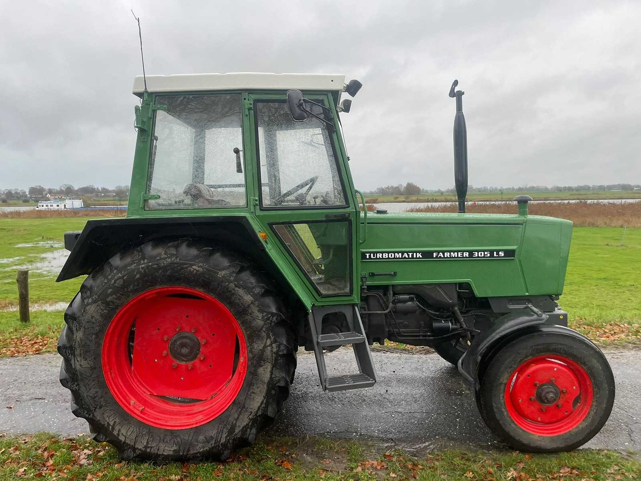 1982 FENDT FARMER 305 LS TURBOMATIK ALL-WHEEL DRIVE FARM TRACTOR - Traktor: slika 4 1982 FENDT FARMER 305 LS TURBOMATIK ALL-WHEEL DRIVE FARM TRACTOR - Traktor: slika 4
