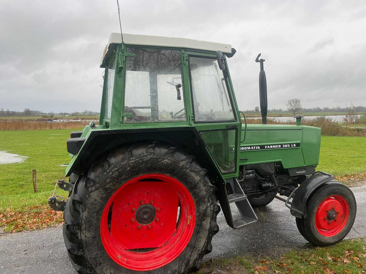 1982 FENDT FARMER 305 LS TURBOMATIK ALL-WHEEL DRIVE FARM TRACTOR - Traktor: slika 5 1982 FENDT FARMER 305 LS TURBOMATIK ALL-WHEEL DRIVE FARM TRACTOR - Traktor: slika 5