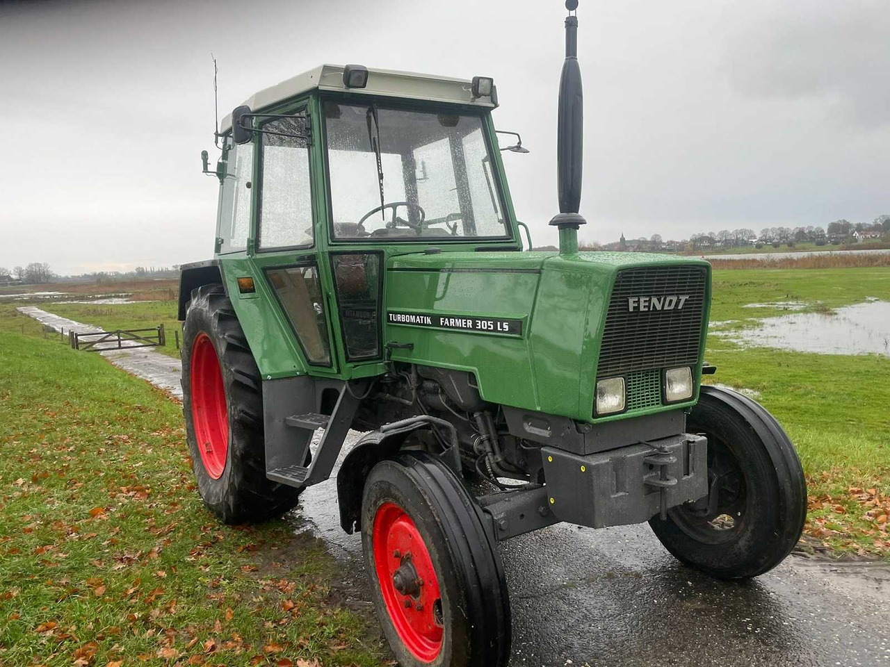1982 FENDT FARMER 305 LS TURBOMATIK ALL-WHEEL DRIVE FARM TRACTOR - Traktor: slika 2 1982 FENDT FARMER 305 LS TURBOMATIK ALL-WHEEL DRIVE FARM TRACTOR - Traktor: slika 2